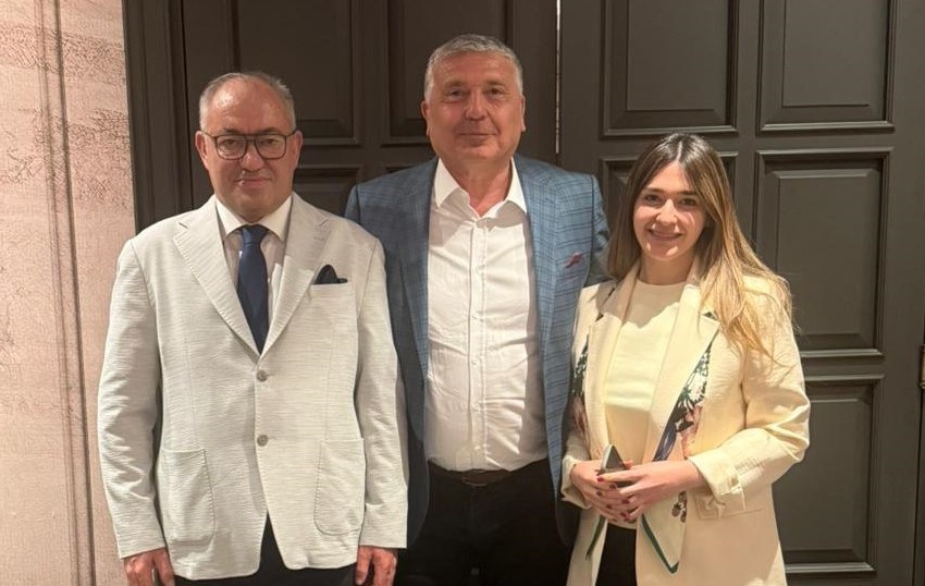 MERCEDES BENZ’İN TÜRK TARİHİNDEKİ İLK TÜRK CEO’SU SÜER SÜLÜN’ ÜN VEDA YEMEĞİNE KATILDIK.